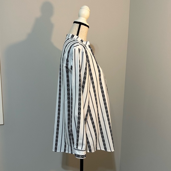 Long sleeve button down top - Picture 3 of 4